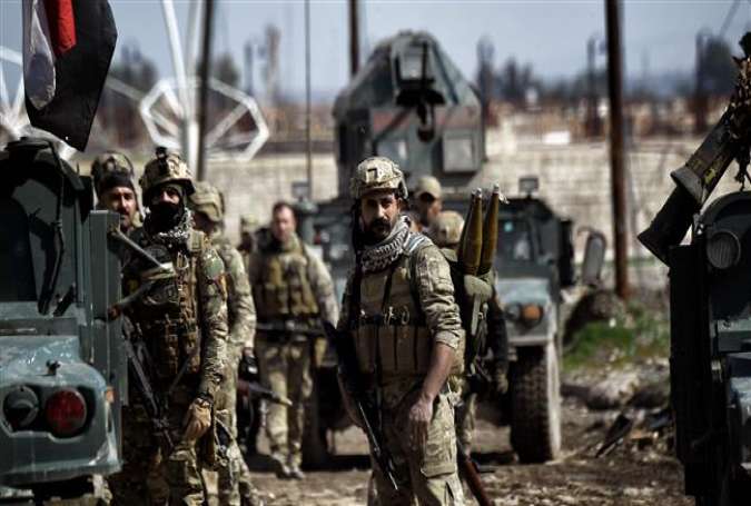 Iraqi forces gather in position as they prepare for clashes with Daesh terrorists in the northern city of Mosul, March 5, 2017.