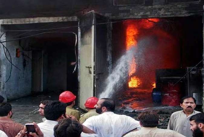 کراچی، گارمنٹس فیکٹری میں آگ گئی