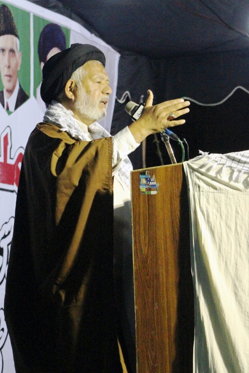 کراچی، بیداری ملت سیمینار سے سابق مرکزی صدر مولانا شبیر بخاری خطاب کر رہے ہیں