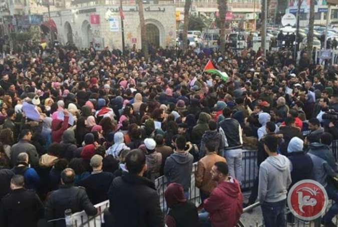 Hundreds rally in Ramallah in protest of PA police brutality