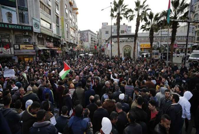 Palestinians demonstrate in the center of the West Bank city of Ramallah against the brutality of Palestinian Authority security forces on March 13, 2017.