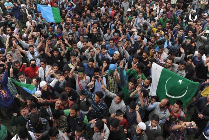 یوم پاکستان، مقبوضہ کشمیر میں پاکستانی پرچم لہرا دیے گئے