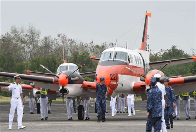 Philippine and Japanese military ground crew guide and push a pair of TC-90 training and maritime surveillance aircraft from Japan following their arrival at a naval base in Sangley point, Cavite province on March 27, 2017 for a handover ceremony from the Japan Maritime Self-Defense Force to the Philippine Navy. (Photo by AFP)