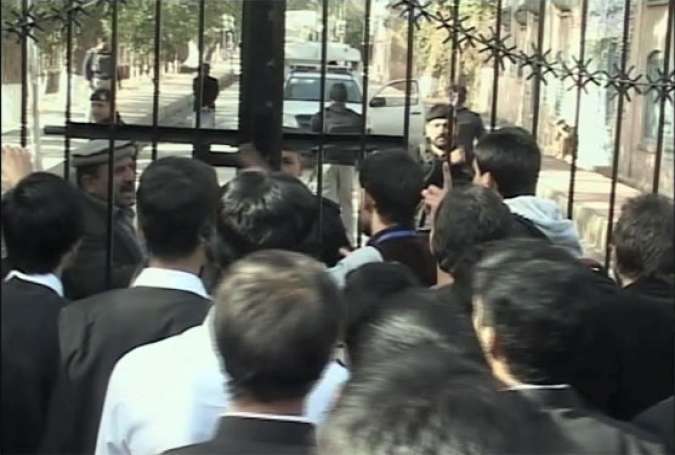 پشاور، اسلامیہ کالج میں طلبہ تنظیموں میں تصادم، 3 افراد زخمی