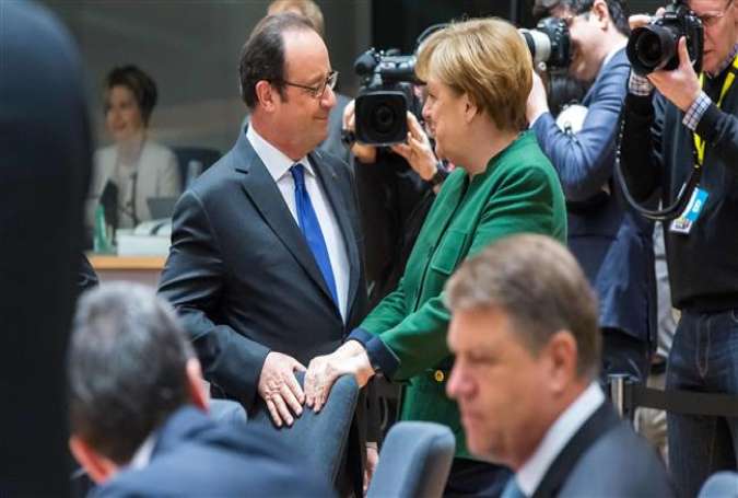 French President Francois Hollande (L) talks with German Chancellor Angela Merkel (R) on the second day of a European Summit at the Europa Building at the EU headquarters in Brussels on March 10, 2017. (Photo by AFP)