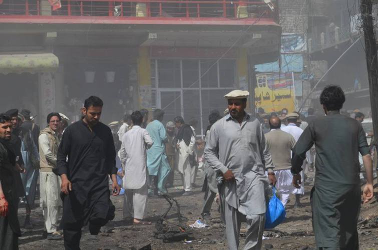 پاراچنار نور مارکیٹ میں امام بارگاہ کے باہر ہونیوالا بم دھماکہ
