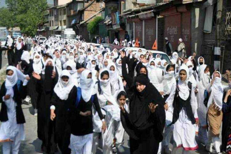 مقبوضہ کشمیر میں طلاب پر قابض فورسز کا قہر، طلاب کی احتجاجی لہر کا دائرہ وسیع