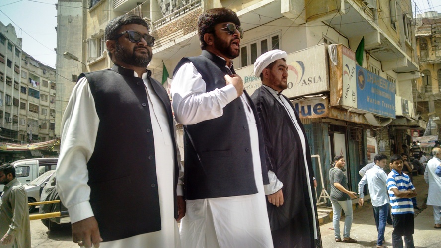کراچی، احتجاجی مظاہرے سے ایم ڈبلیو ایم کے صوبائی سیکریٹری سیاسیات علی حسین نقوی خطاب کر رہے ہیں