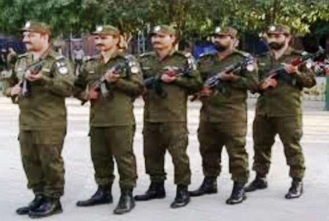 لاہور پولیس کا نیا یونیفارم گرمیوں میں اہلکاروں کیلئے وبال بن گیا
