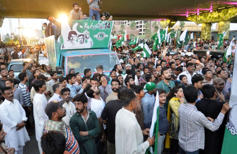 کراچی، مصطفیٰ کمال کی پاک سرزمین پارٹی کے احتجاجی مارچ کی تصویری جھلکیاں
