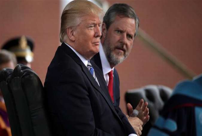 US President Donald Trump (L) and Jerry Falwell (R), the president of Liberty University, on stage during a commencement at Liberty University May 13, 2017 in Lynchburg, Virginia. (Photo by AFP)