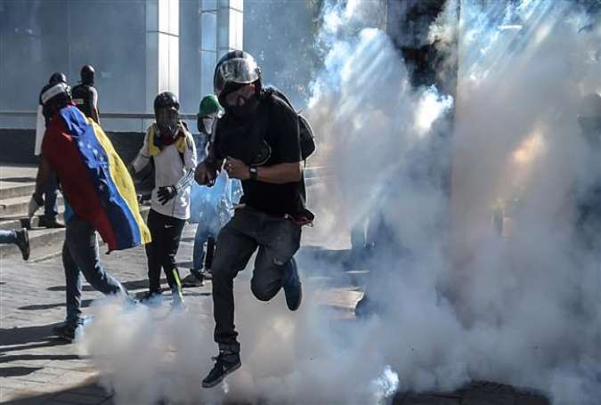 Demonstrators clash with riot police during a protest against the government of President Nicolas Maduro, in Caracas, Venezuela, May 20, 2017. (Photo by AFP)