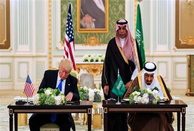 A handout picture provided by the Saudi Royal Palace on May 20, 2017 shows US President Donald Trump (L) and Saudi Arabia