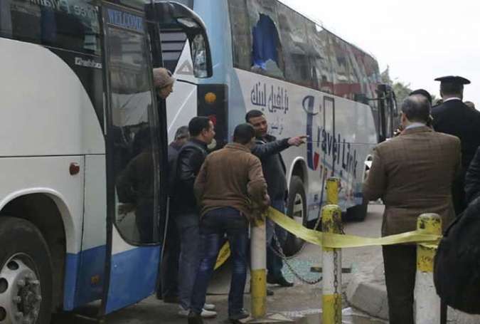 قاہرہ میں عیسائیوں کی گاڑی پہ فائرنگ، 35 افراد ہلاک، 25 زخمی