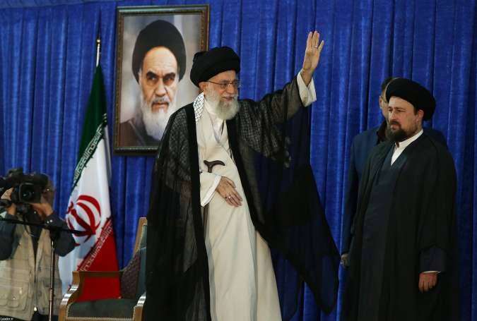 امام خمینی نے تیس پینتیس سال قبل فرمایا تھا کہ امریکہ بڑا شیطان ہے اور اس پر اعتماد نہیں کیا جا سکتا، سید علی خامنہ ای