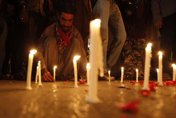 پشاور میں کابل بم دھماکوں کے شہداء کی یاد میں شمعیں روشن اور شمع بردار ریلی کا انعقاد