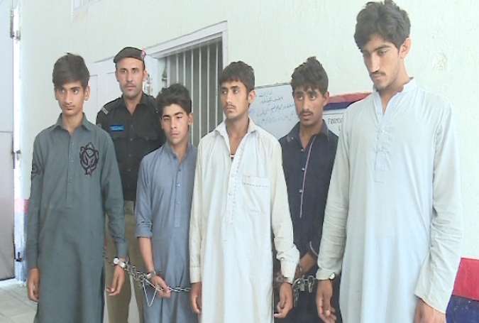 پشاور پولیس کی کارروائی، کم عمر بچوں سمیت  8 راہزن گرفتار