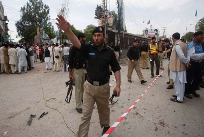 پشاور، پولیس کی گاڑی پر فائرنگ، 3 اہلکار جاں بحق، ایک زخمی