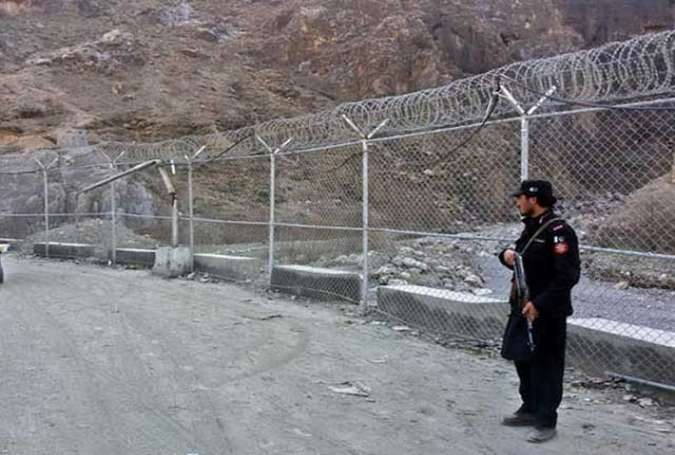 پاک فوج نے افغان سرحد پر خاردار تار لگانے کا کام شروع کردیا
