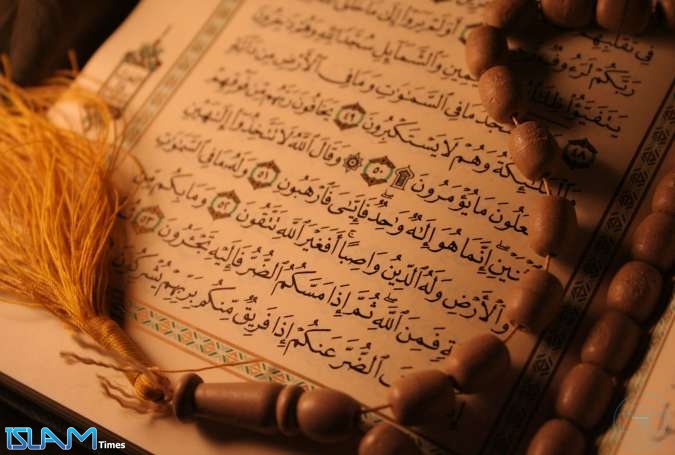 إنجاز أول نسخة من القرآن بالخط الديواني المعقد والنادر