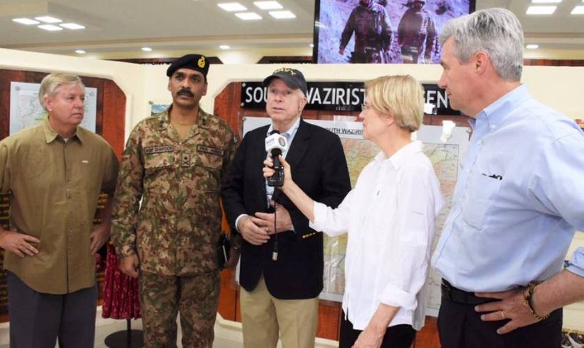 امریکی سینیٹر جان مکین کی قیادت میں 5 رُکنی وفد کا جنوبی وزیرستان کا دورہ اور سیاسی و عسکری رہنماؤں سے ملاقاتیں