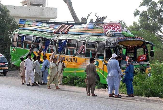 حیدرآباد کے قریب بہاولپور سے کراچی جانے والی بس کو حادثہ، 7 افراد جاں بحق