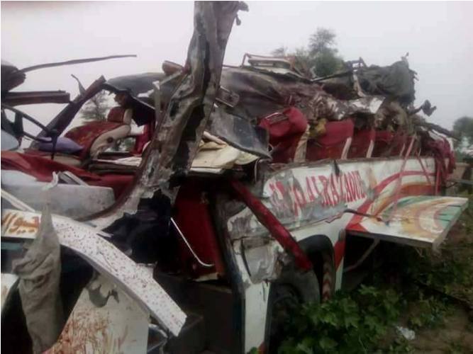 لیہ کے علاقہ کروڑ کے قریب مسافر بس کو حادثہ