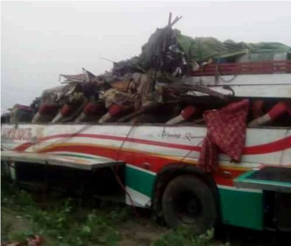 لیہ کے علاقہ کروڑ کے قریب مسافر بس کو حادثہ