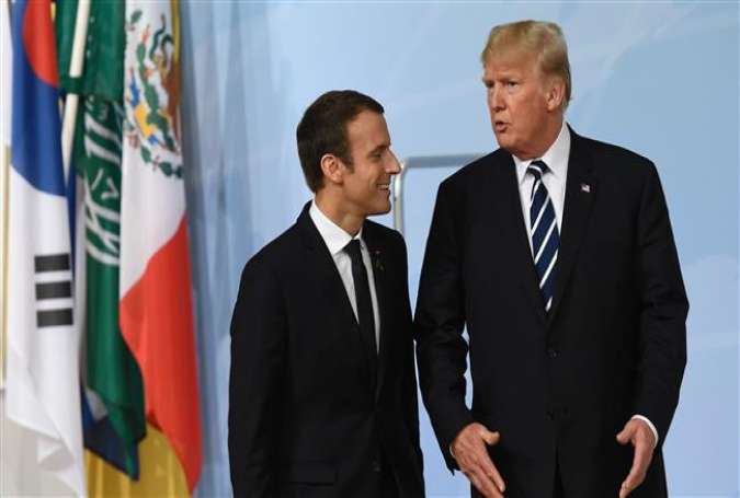 US President Donald Trump (R) and French President Emmanuel Macron talk after posing for the family photo on the first day of the G20 summit in Hamburg, Germany, on July 7, 2017. (AFP photo)