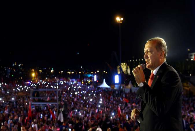 أردوغان في الذكرى الأولى لمحاولة الانقلاب الفاشلة: سنقتلع رؤوس الخونة