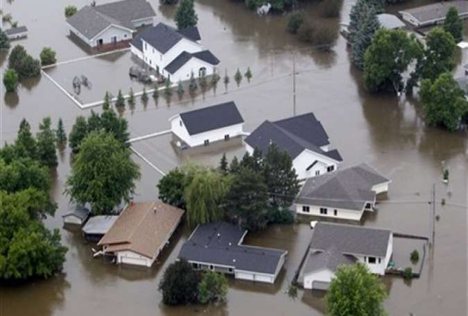 الفيضانات تغمر آلاف المنازل في ولاية إلينوي الأمريكية
