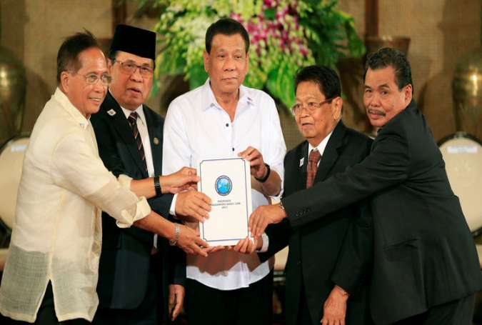 دوتيرتي يتعهد بإقامة حكم ذاتي لمسلمي الفلبين