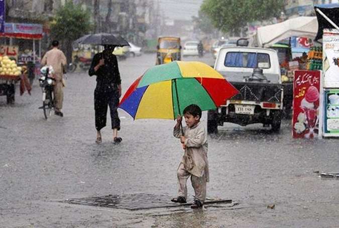 کراچی کے مختلف علاقوں میں موسلا دھار بارشوں کے باعث موسم خوشگوار ہوگیا