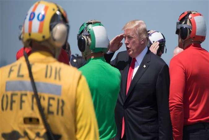 US President Donald Trump (3rd R) salutes as he departs the USS Gerald R. Ford in Norfolk, Virginia, on July 22, 2017. (Photo by AFP)