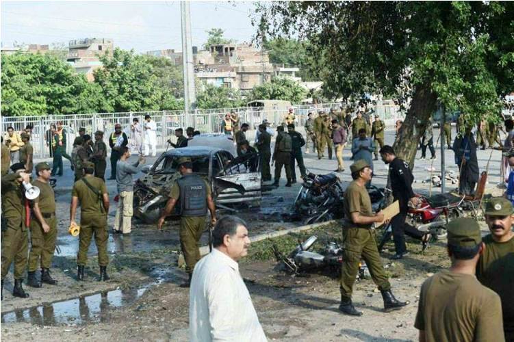 لاہور میں ارفع کریم ٹاور کے قریب خودکش بم دھماکا