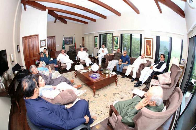 عمران خان کی زیرصدارت پی ٹی آئی کا اعلیٰ سطح کا اجلاس