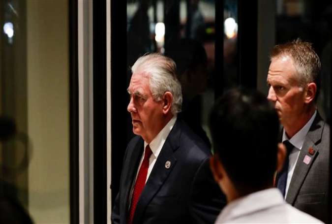 US Secretary of State Rex Tillerson (L) arrives at the Conrad hotel in Manila on August 6, 2017. (Photo by AFP)