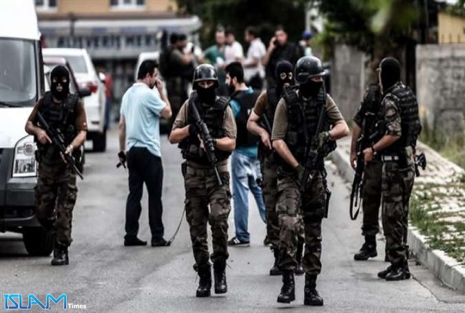 تركيا: توقيف 3 أشخاص بتهمة تنفيذ اغتيالات لصالح “داعش”