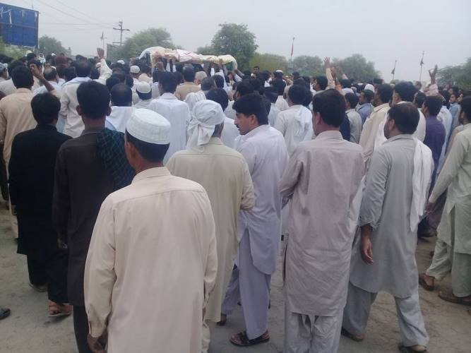 ڈی آئی خان، شہید مظہر حسین شیرازی کی نماز جنازہ کے بعد احتجاجی دھرنا