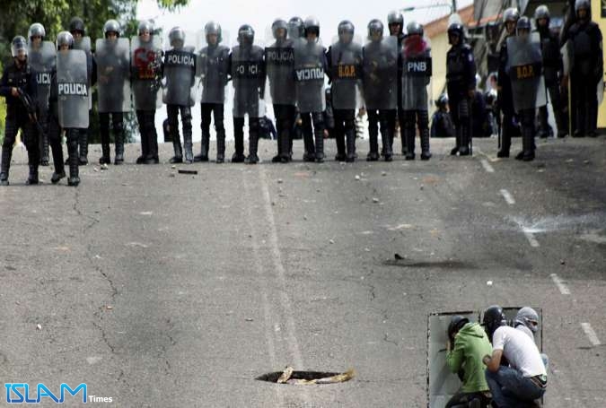 مقتل 37 سجيناً بعد مداهمة قوات الأمن لسجن بفنزويلا