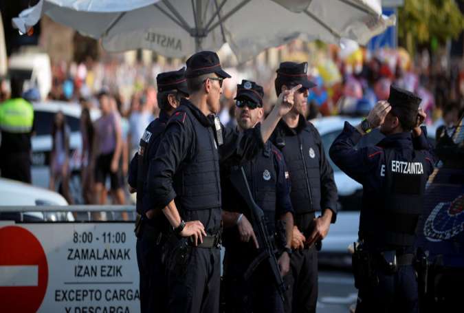 الشرطة الإسبانية نتوقع فرار مشتبه به في هجمات برشلونة لفرنسا