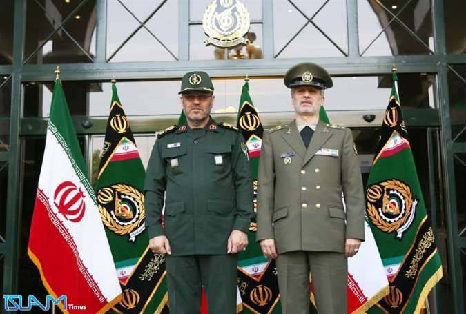 وزير الدفاع الإيراني يؤكد على ضرورة دعم محور المقاومة
