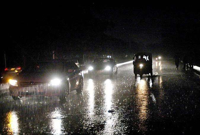 کراچی میں دوسرے روز بھی گرج چمک کے ساتھ موسلادھار بارش
