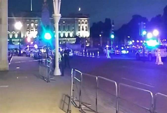 Two officers attacked outside Buckingham Palace