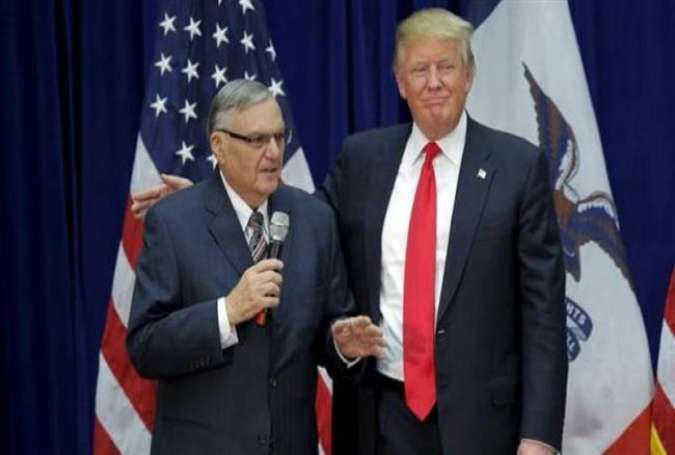 Then Republican presidential candidate Donald Trump is joined by Maricopa County, Arizona, Sheriff Joe Arpaio at a campaign event in Marshalltown, Iowa, Jan. 26, 2016. (AFP photo)
