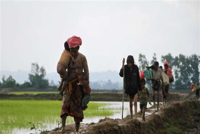 Rohingya Muslim refugees from Rakhine state in Myanmar walk along a path near Teknaf in Bangladesh on September 3, 2017. (Photo by AFP)