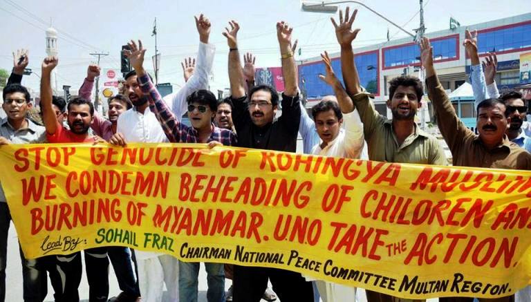 ملتان، برما میں مسلمانوں پر ہونے والے بہیمانہ مظالم کے خلاف قومی امن کمیٹی کا احتجاجی مظاہرہ