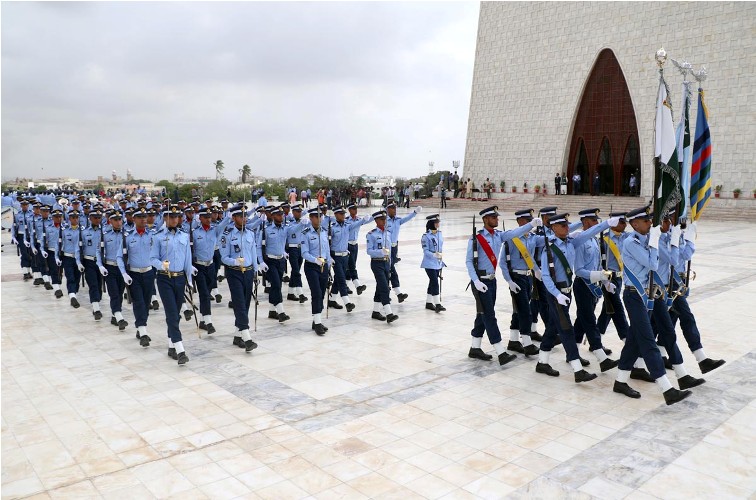 یوم دفاع پاکستان، مزار قائد پر گارڈز کی تبدیلی کی پروقار تقریب، پاک فضائیہ کے کیڈٹس نے گارڈز کے فرائض سنبھال لئے