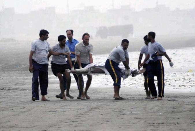 کراچی کے ساحل ہاکس بے پر 12 افراد ڈوب گئے، 9 لاشیں نکال لی گئیں