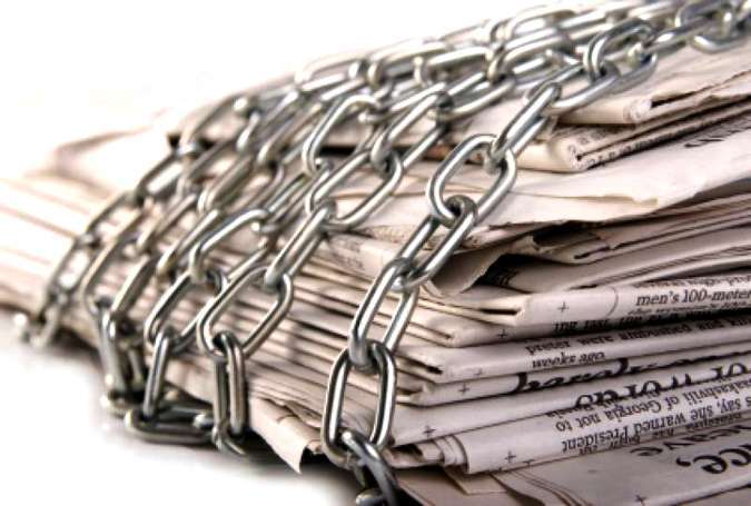 وفاقی حکومت کی پرنٹ میڈیا کو قابو کرنے کی کوشش، صحافی برادری بھی صف آراء ہوگئی